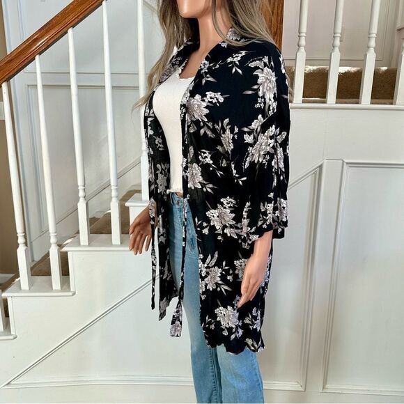 Spiritual Gangster black floral tie front kimono - Picture 6 of 12